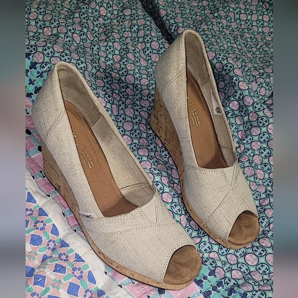 Size 10 wonens Tom's wedges